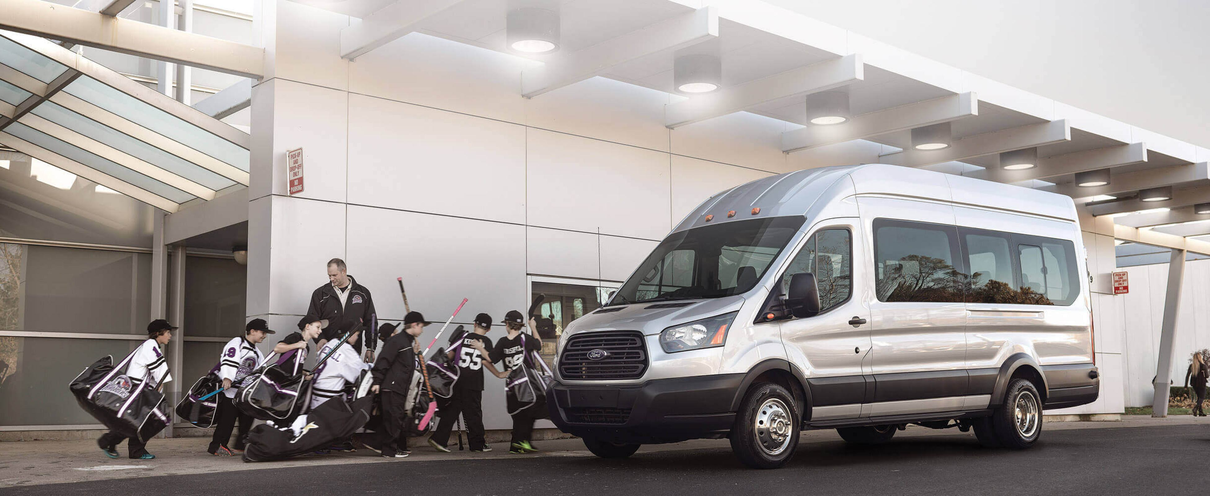Get Numerous Benefits Of Getting A Minibus On Rent